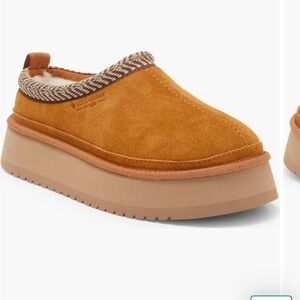 NEW- Ugg Platform Slippers Size 8
